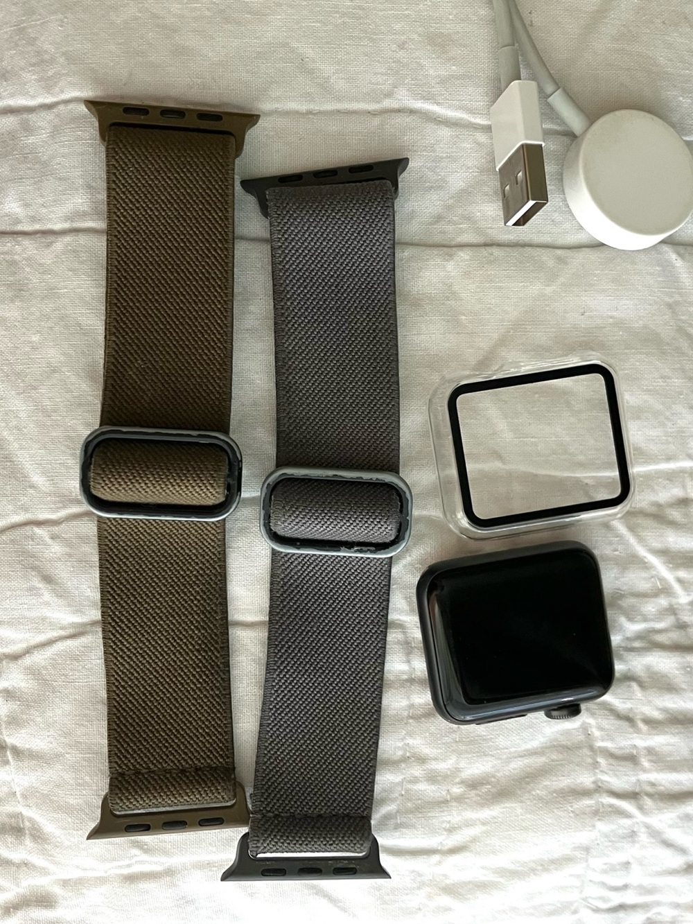 Apple Watch Series 3 38 mm with bands and cover pre loved